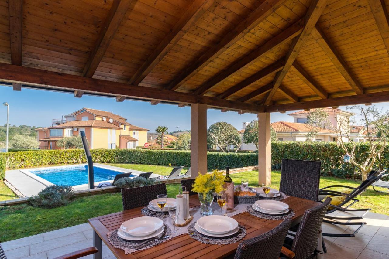 Lovely Istrian Apartment With A Private Swimming Pool And A Charming Garden Banjole Dış mekan fotoğraf