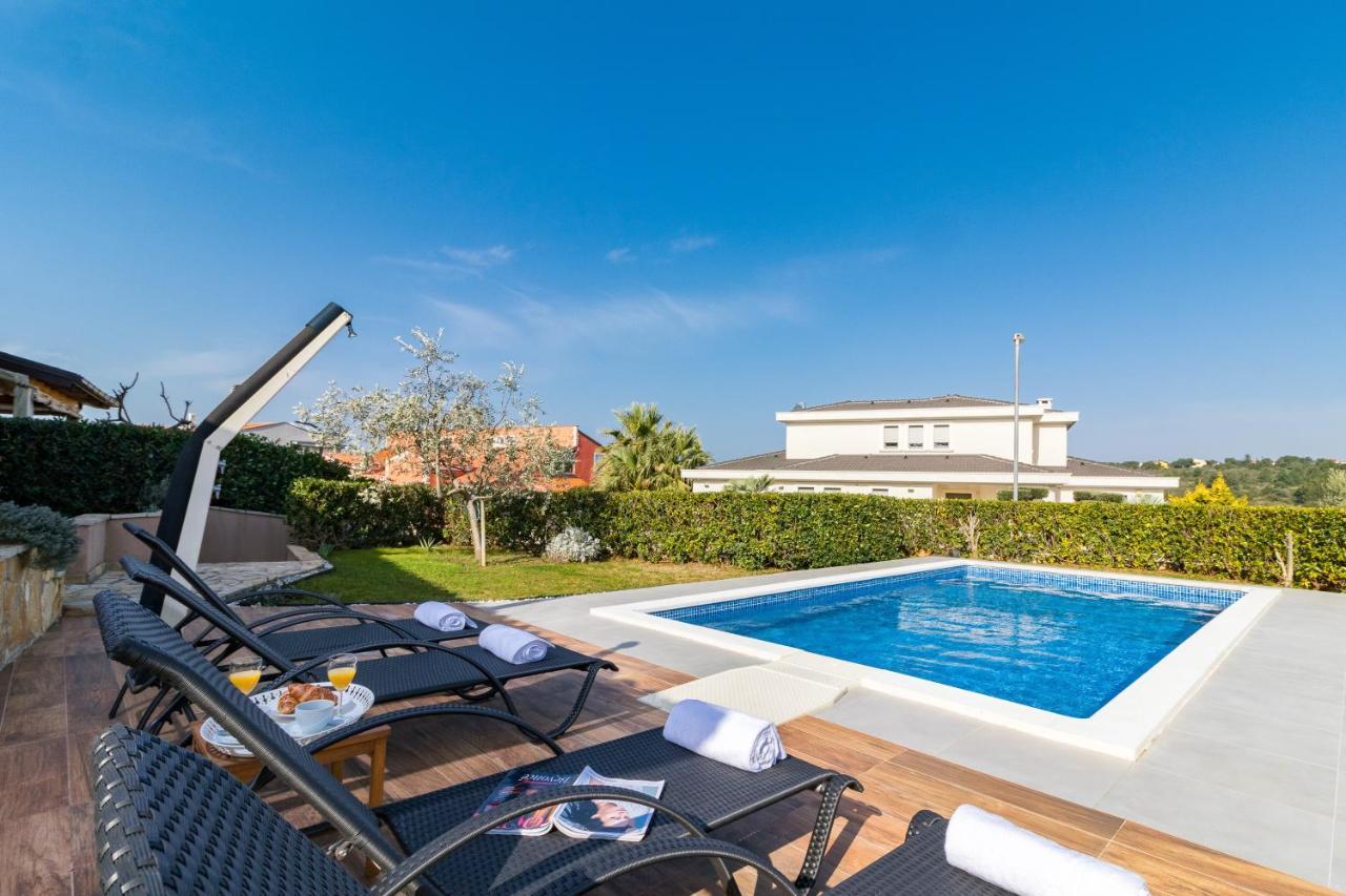 Lovely Istrian Apartment With A Private Swimming Pool And A Charming Garden Banjole Dış mekan fotoğraf