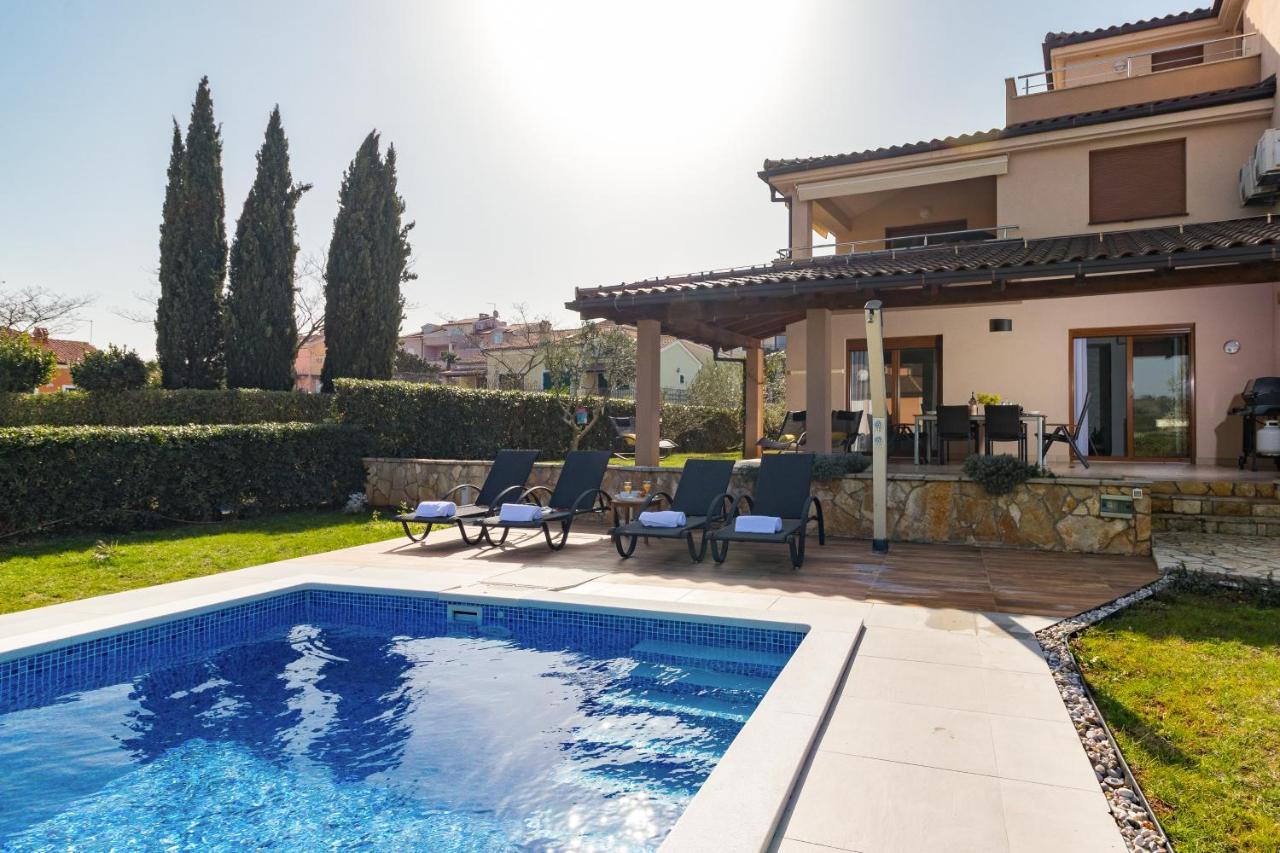 Lovely Istrian Apartment With A Private Swimming Pool And A Charming Garden Banjole Dış mekan fotoğraf