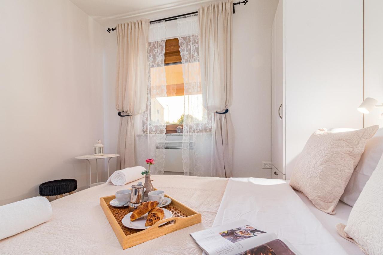 Lovely Istrian Apartment With A Private Swimming Pool And A Charming Garden Banjole Dış mekan fotoğraf