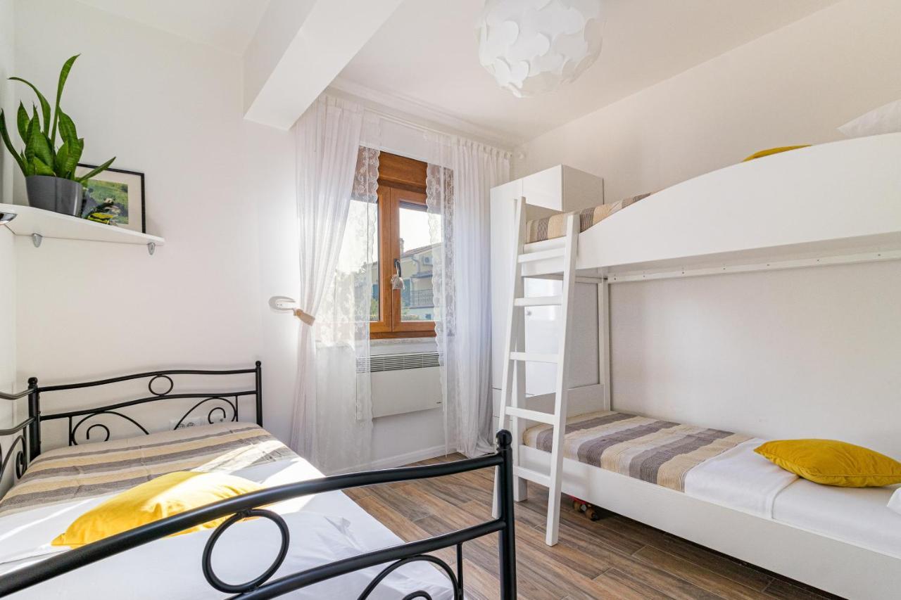 Lovely Istrian Apartment With A Private Swimming Pool And A Charming Garden Banjole Dış mekan fotoğraf