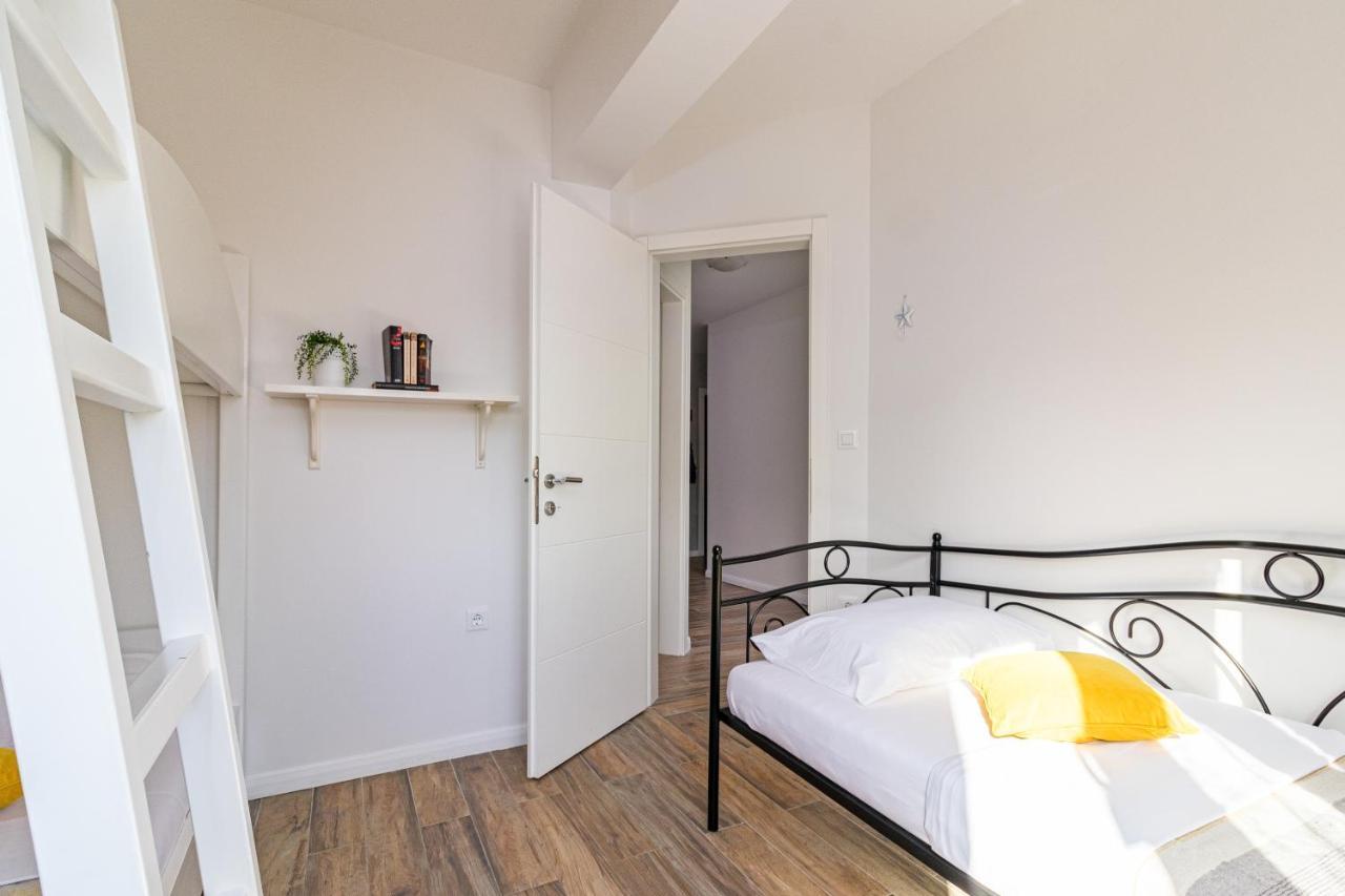 Lovely Istrian Apartment With A Private Swimming Pool And A Charming Garden Banjole Dış mekan fotoğraf