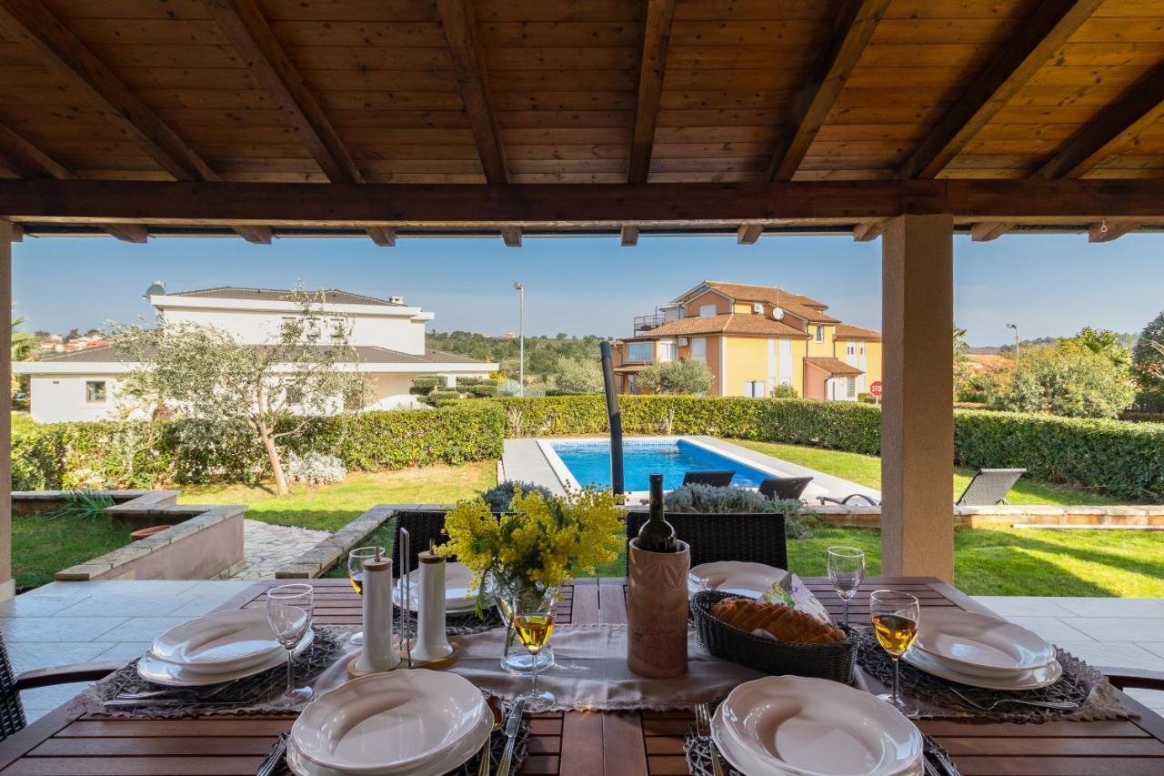 Lovely Istrian Apartment With A Private Swimming Pool And A Charming Garden Banjole Dış mekan fotoğraf